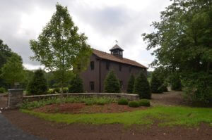 Brown Barn Garage - Old Town Barns